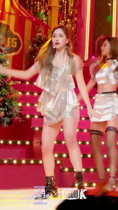 201218 - Stunning Mina (+ Tzuyu)