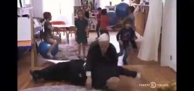 Um vídeo foi liberado na internet da equipe de campanha do Trump admitindo a derrota e reafirmando que estão tentando convencer o Trump que não tem mais volta.