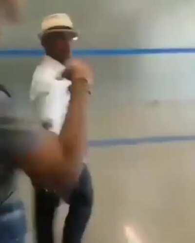 Tirinha não pagou o viado