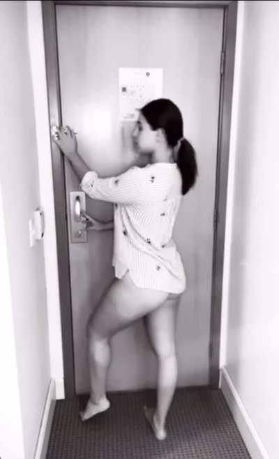 Looking for my new office fuckbuddy 🤪