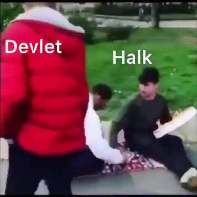 Hiçkimse: Bişey alırsın Devlet ; 3 tanede bana al