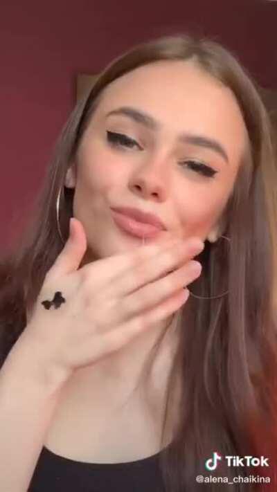 Socrates’ wife Xanthippe was 40 years younger than him btw!