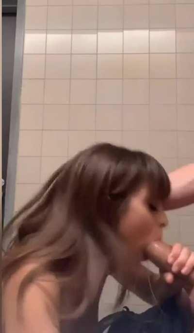 She makes him cum in her mouth