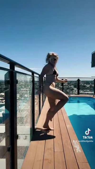 Let’s hope the boys don’t escape 🙊 🍒 @hardlifeofgoldie