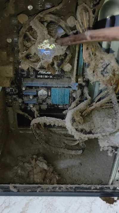 My father asked my to check why his workshop PC is so slow.