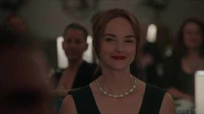 Morgan Kohan wearing lipstick in Sullivan's Crossing s01e01