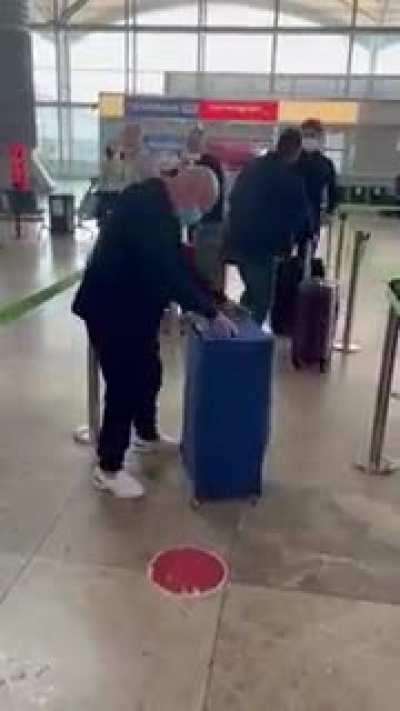 they put a speaker in his bag🤣