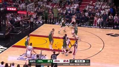 [Highlight] Jimmy Butler knocks down his 3rd three of the first quarter and has 17 points