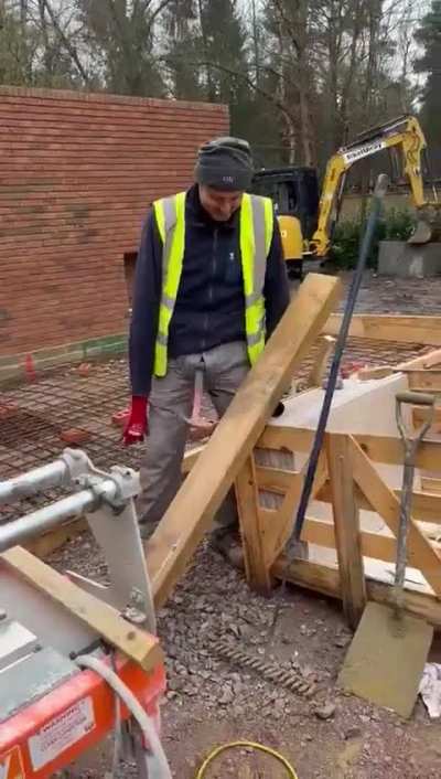 This guy in his job😂