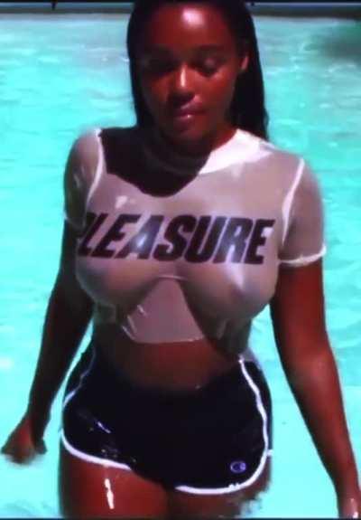 I've always been a fan of Janelle Monae's music. Lately she's made me a fan of her body too.