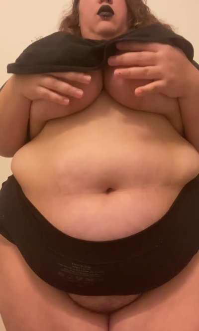 Having fun in the work bathroom 🤤