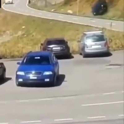 Lamborghini Murciélago driver loses control on a mountain road
