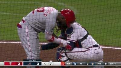 [Highlight] Travis d'Arnaud and Andrew McCutchen share a passionate rubbing moment