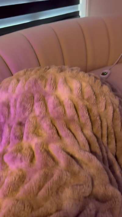 Cheating slut gets surprise creampie