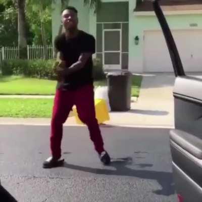 This out of sync Kiki Skit