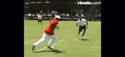 [Highlight] A retired, 45-year-old Jerry Rice goes to work on a prospect during a 2007 training camp.