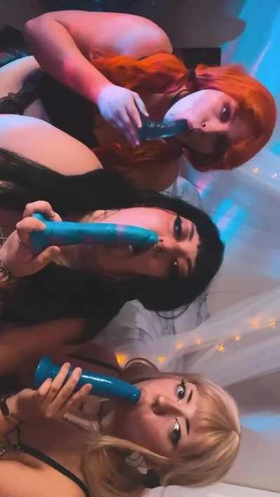 3 girls are always better then 1! would u like us to suck u next? 👅💦