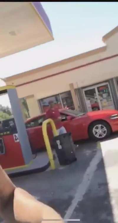 White lady get slap for saying the n word