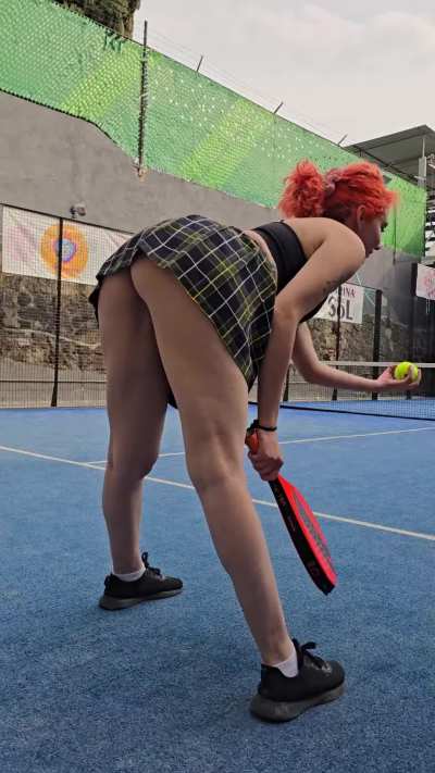 Trying to bewilder our padel instructor