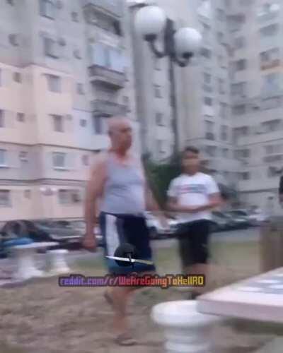 Batranel agresiv Giurgiu suparat ca este josvotat