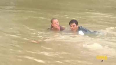 This guy is a true hero