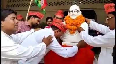 Chahal after seeing Axar Patel being beaten up...