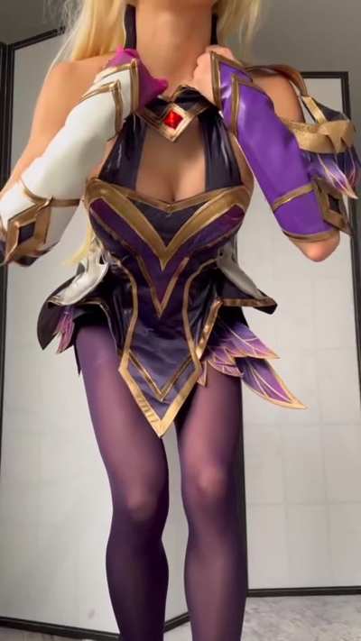 Coven Ahri showing her fit body ,(by PeachyAznGirly)