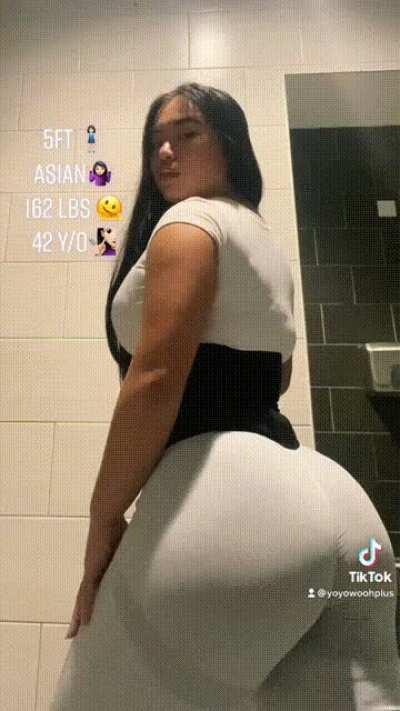 OMW to be the thickest Asian girl in my gym.