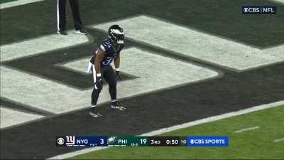 [Highlight] Mike Trout at the Eagles game.