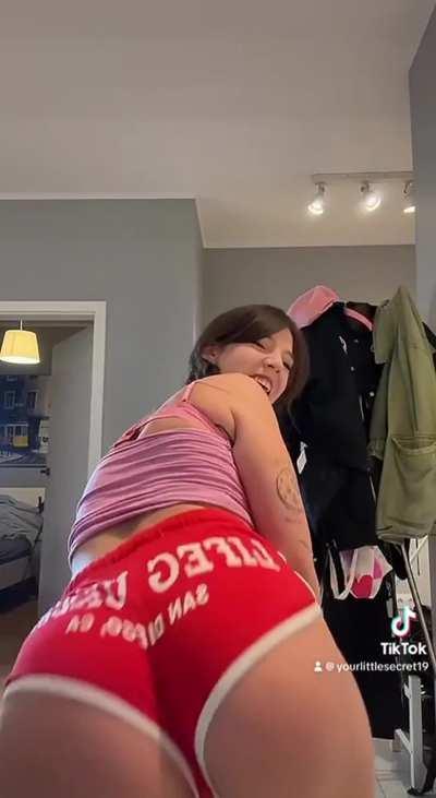 Who here like thick girls?