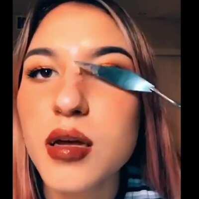 Снимает штукатурку