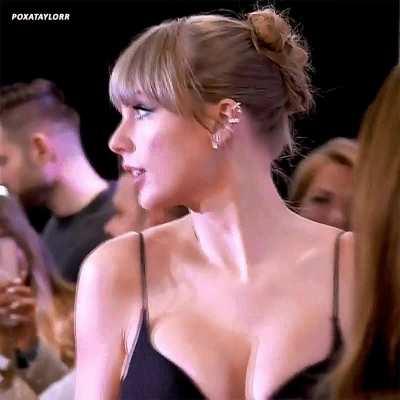 wanna suck Taylor Swift's delicious boobs