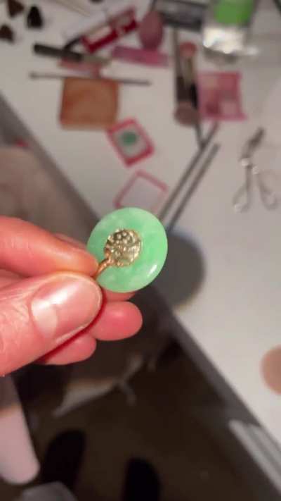 can anyone help me? are these jade pendants real? (there are two videos)