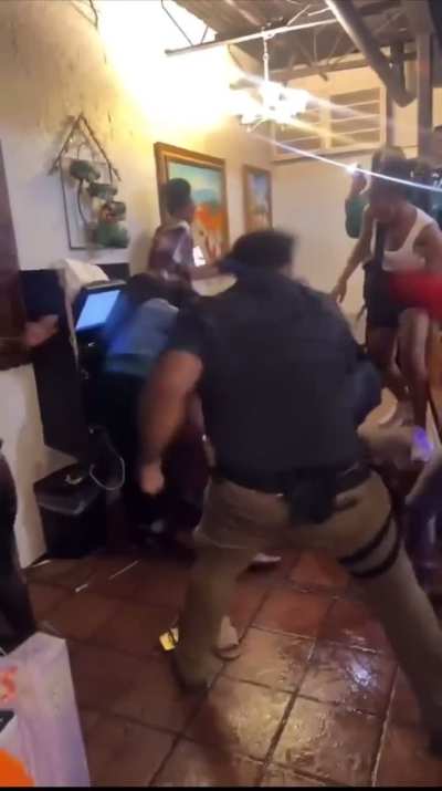 Rule 1: Never fight a black guy who’s a tank(even if he’s outnumbered)