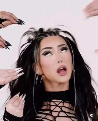 She’s a goddess 🖤