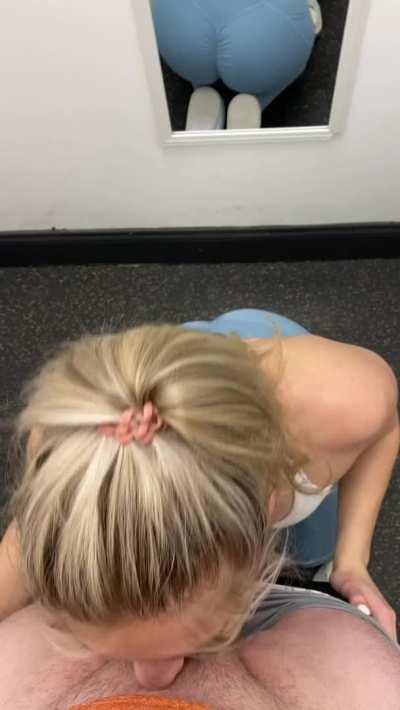 [Reddit] after a long day I would love a bud to suck my cock like her