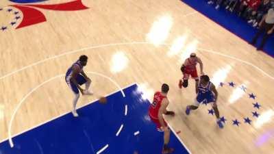 [Highlight] Embiid loses the ball on the game-tying bucket and the Bulls win!