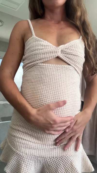 Got any dirty thoughts running through your head after seeing this pregnant mommy