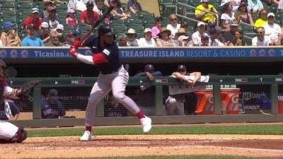 [Highlight] A fan at Target Field takes a baseball bat to the head after a swing from Pablo Reyes