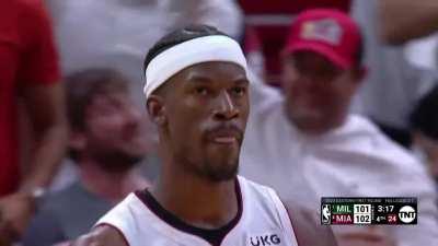 [Highlight] Jimmy Butler comes up with the jam after Giannis loses the ball and the Miami crowd comes alive after the Heat take the lead late in the 4th quarter with 3:14 to go