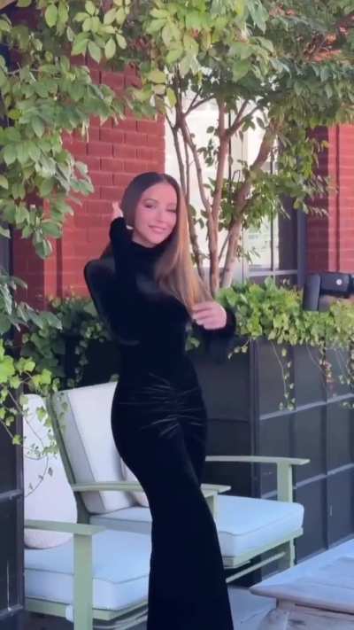 Kay getting a picture taken | (10/10/2025) Instagram