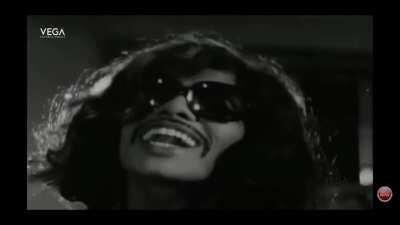 70's malayalam swag. Btw that's Vijayaraghavan.