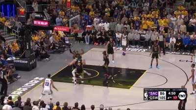 [Highlight] Looney forces another miss by Sabonis and collects his 20th rebound of the night