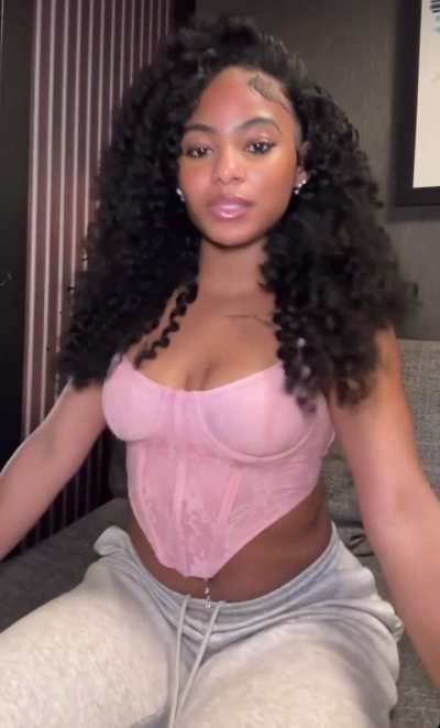 JaiMykel look good with that top fr and dat b🍒b fr plus her sexy body 😩🤤