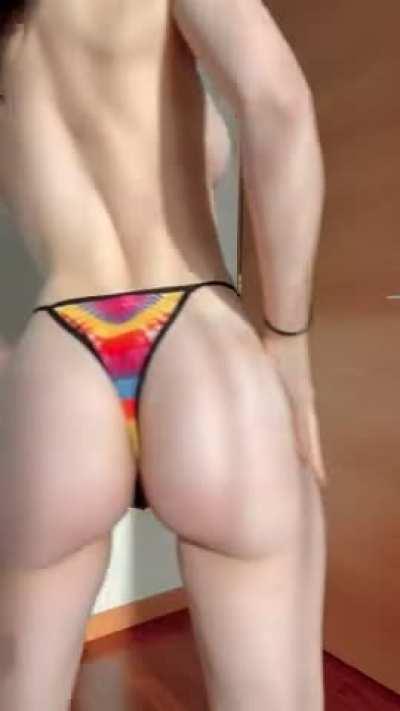 Would you prefer your face or your dick between my cheeks❔🥰💕