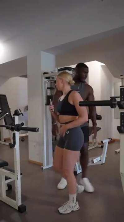 BLONDE SNOWBUNNY😍