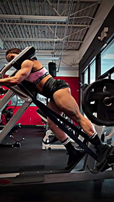 I added a band to this machine to feel it more on the glutes instead if quads or hamstrings. Hope it helps