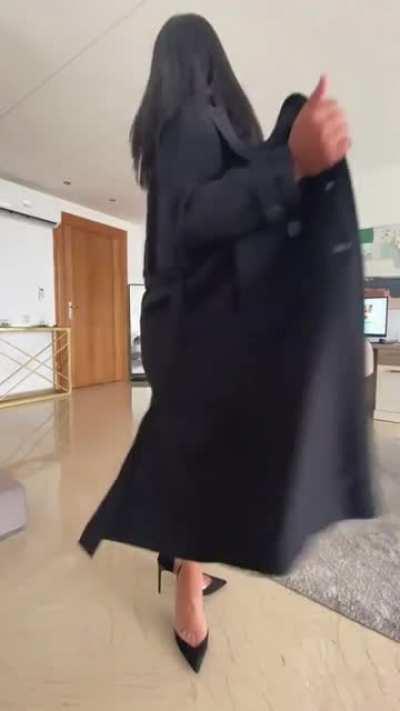 every upvote gets a free pussy pic in their dm’s.