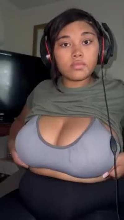 Would you fuck a gamer chick?