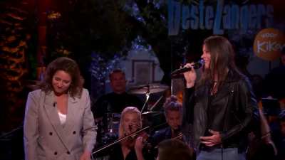 Maria Fiselier & Floor Jansen - Because we believe | Beste Zangers: KiKa special